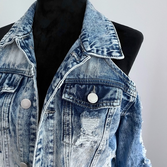 Fashion Nova Oversized Cold Shoulder Blue Distressed Jean Jacket (S) - Picture 4 of 6